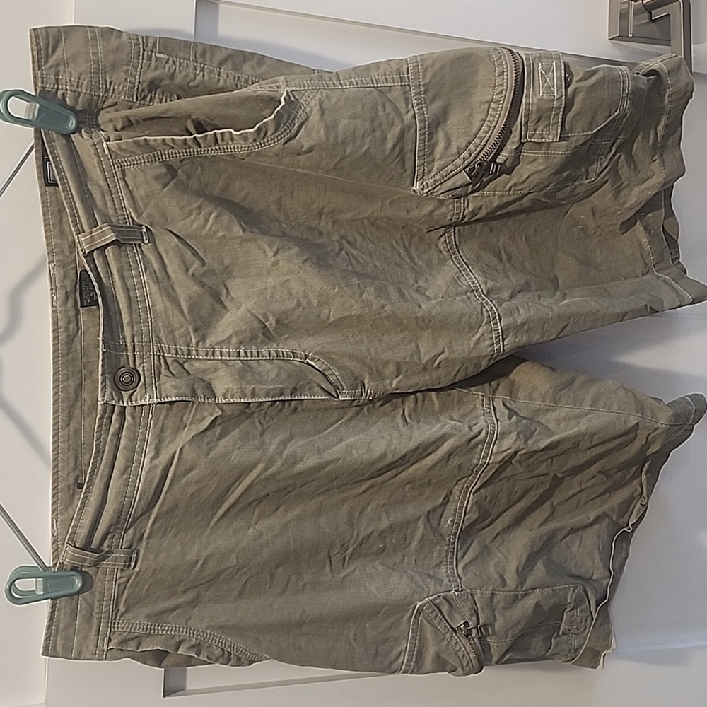 36 Kuhl patina dyed cargo shorts